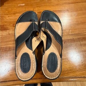 Born Men's Black and Tan Sandals